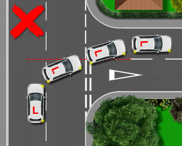 Car turning too soon into a junction and cutting the corner